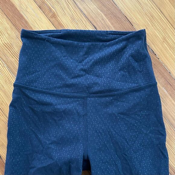 Lululemon Groove Super-High-Rise Flared Pant Nulu in Gradiate Geo Emboss Black S - Picture 5 of 8